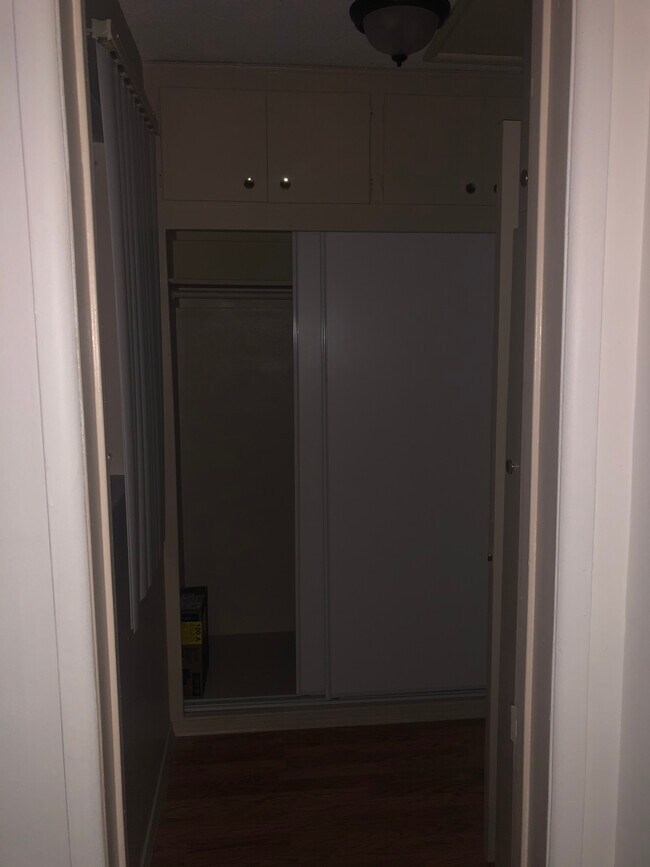 Building Photo - 407 Violet Ave