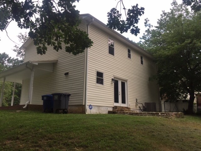 Building Photo - 764 Oak Dr E