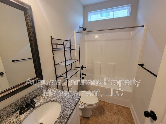 Building Photo - 257 Tulip Dr
