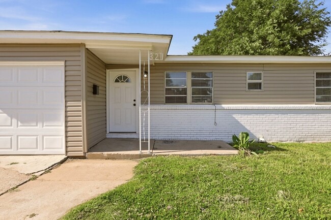 Building Photo - 321 SE 67th St