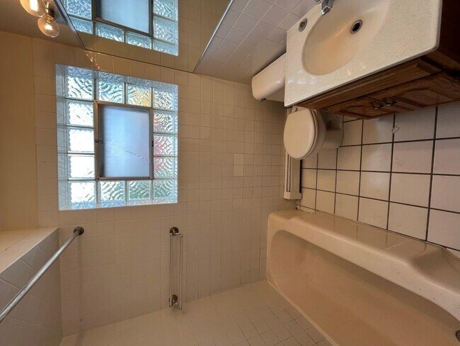 Building Photo - 1535 Bonnie Brae Pl