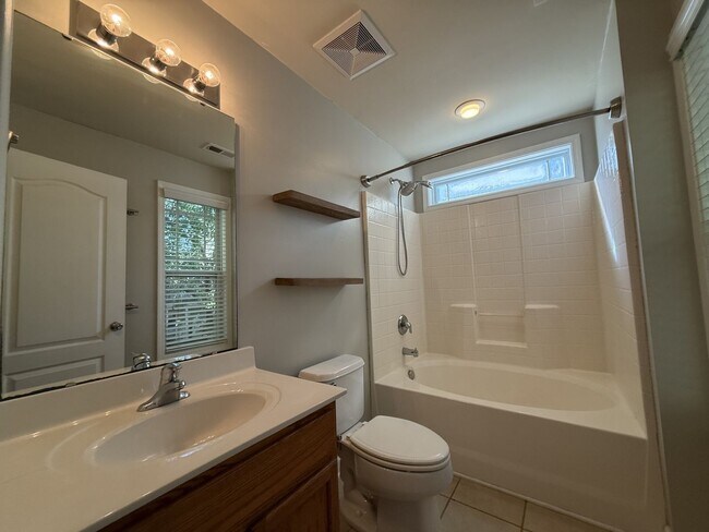 Building Photo - 3 Bedroom in Huntersville with Fenced Back...