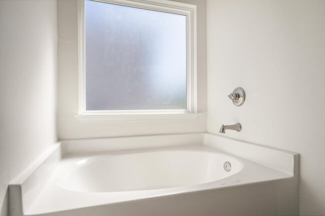 Building Photo - 4902 Kensington Ln