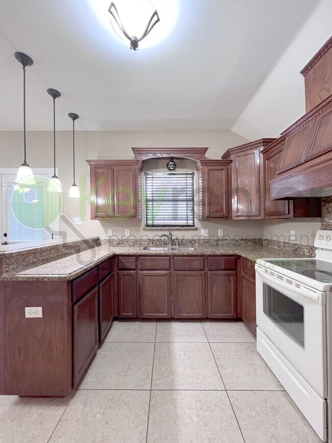 Building Photo - Beautiful 3b /2 bath home in McAllen