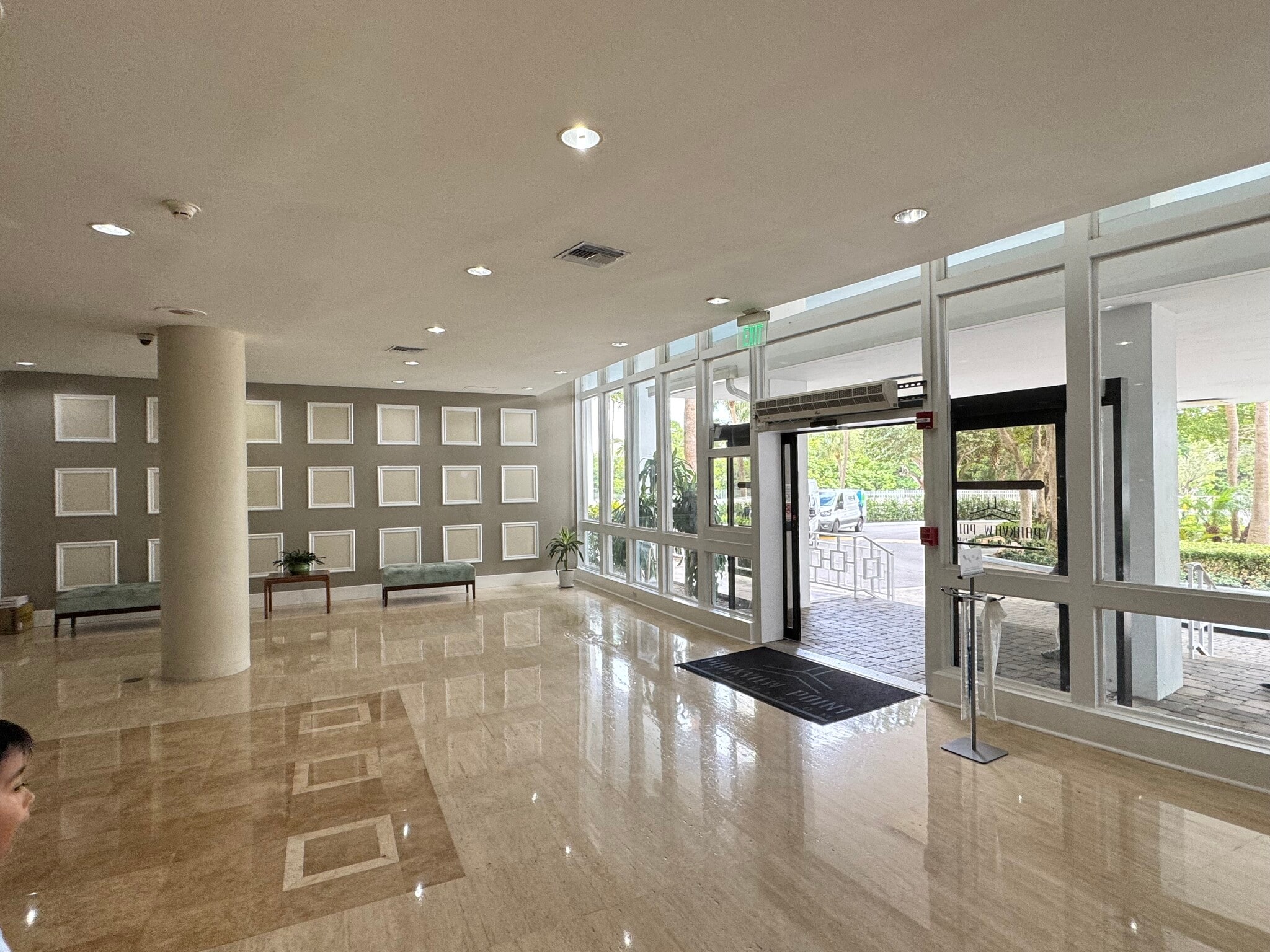 Lobby - 7441 Wayne Ave