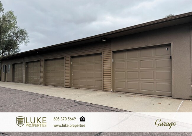 Building Photo - 4809 S Tennis Ln
