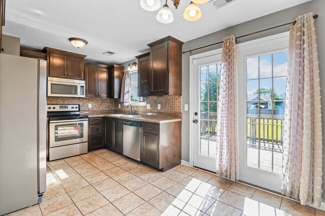 Building Photo - 2200 Trophy Trce