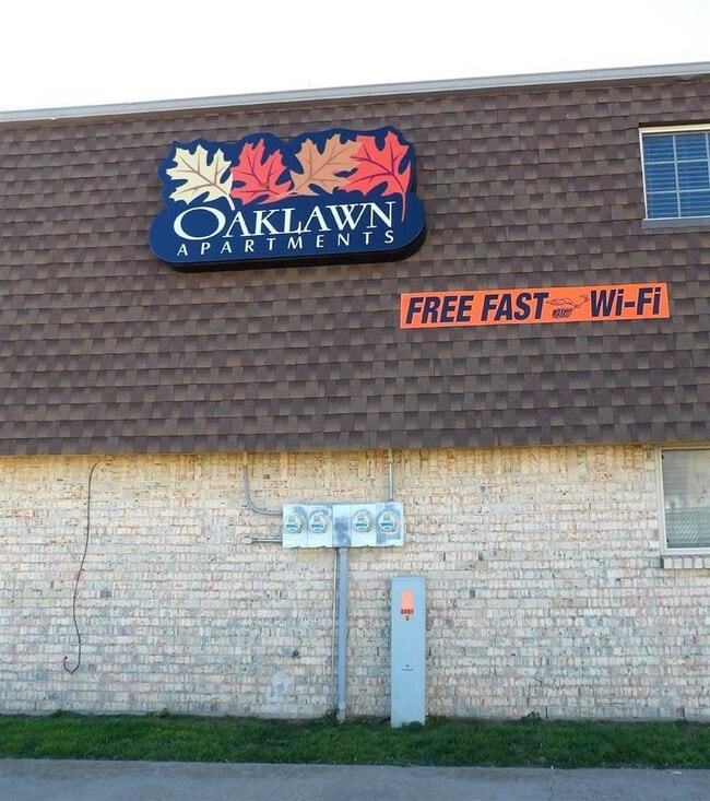 Building Photo - 6405 NW Oak Ave