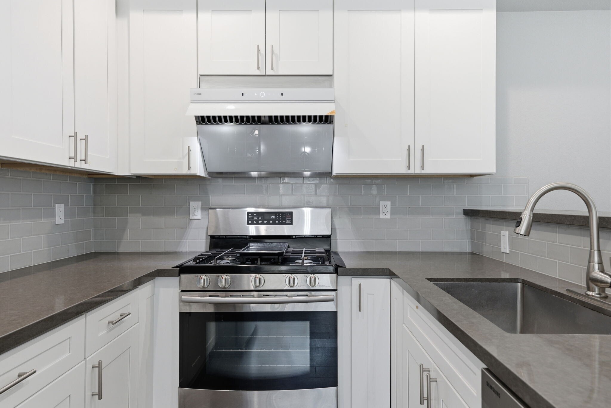 Building Photo - 817 Estancia Ter