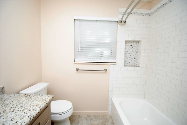 Building Photo - 10034 Cedardale Dr