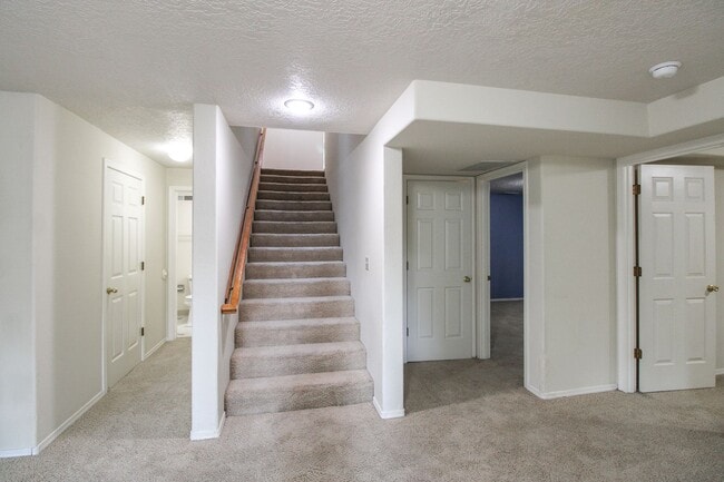 Building Photo - 3200 Lorian Ln SE