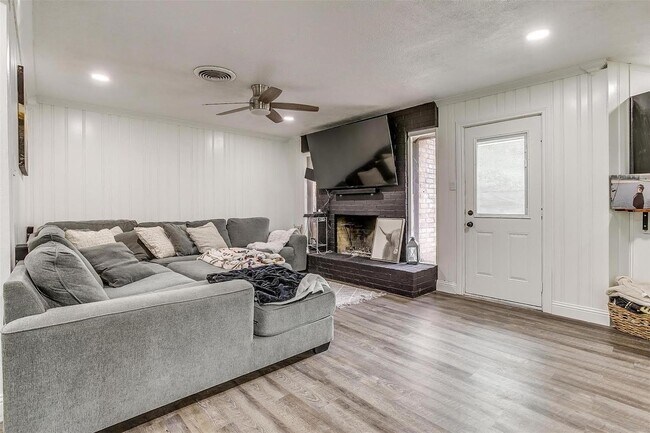 Building Photo - 8328 Tucson Trl