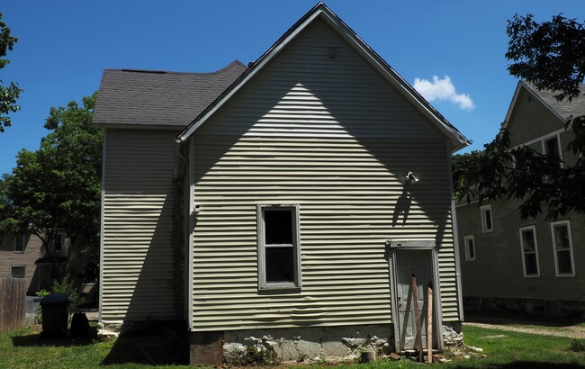 Building Photo - 1318 March St