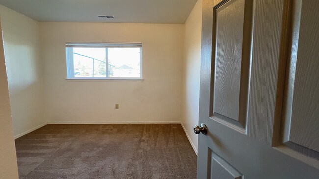 Building Photo - 962 Red Cloud Ct