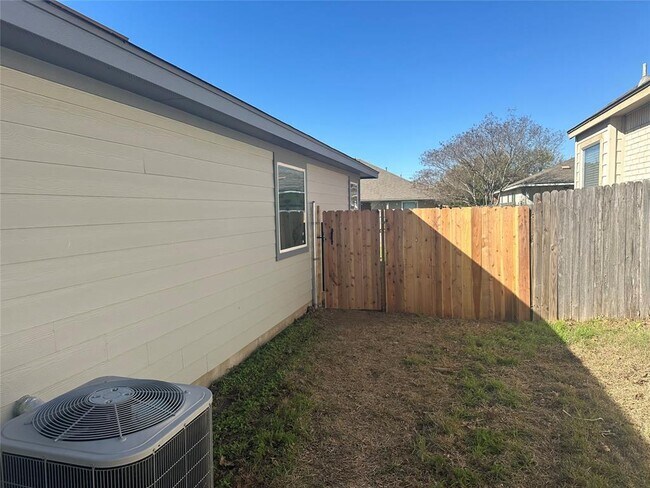 Building Photo - 2234 Bentwood Dr