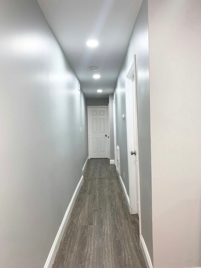 Building Photo - 823 Newington Ave