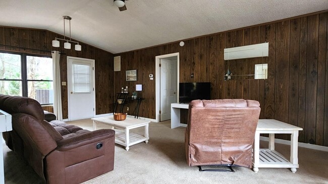 Building Photo - 13 Seafarer Ln