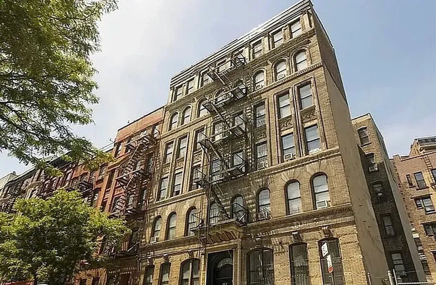 Building Photo - 243 Henry St