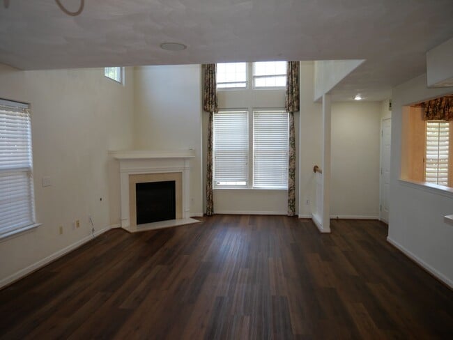 Building Photo - 101 Post Oak Rd