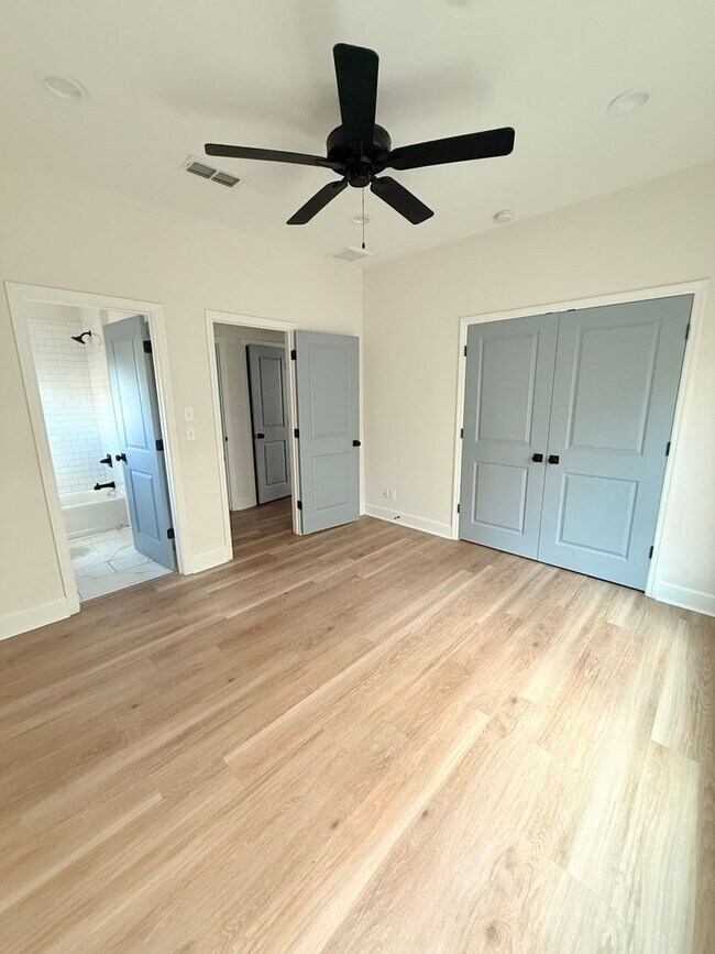 Building Photo - 1321 N Bronough St