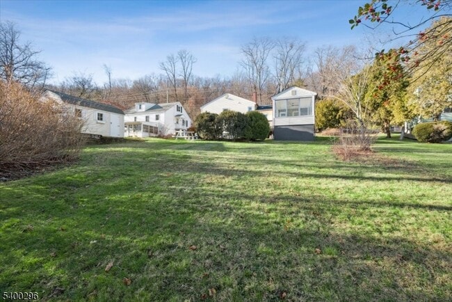 Building Photo - 272 Mt Kemble Ave