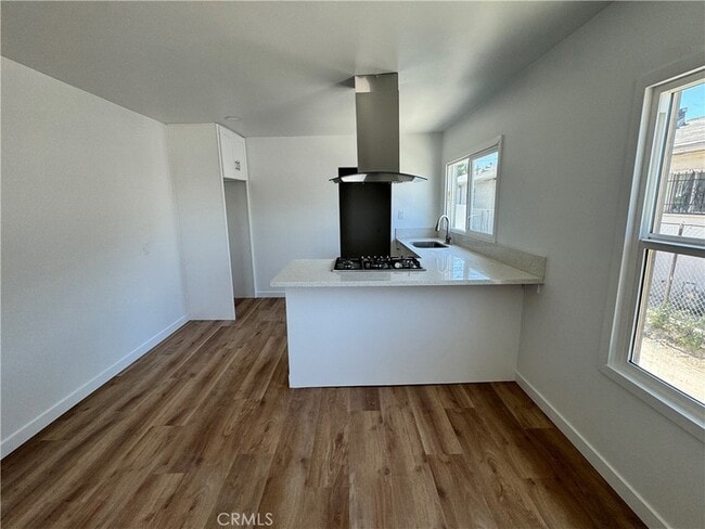 Building Photo - 924 E Lanzit Ave