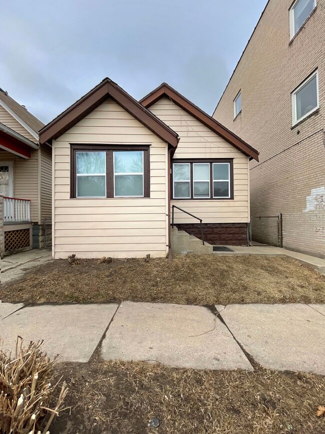Primary Photo - Charming 2-Bedroom Single Family Home with...