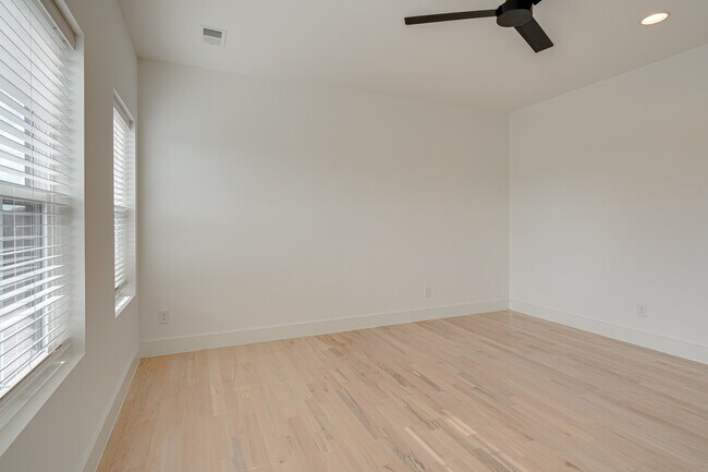 Building Photo - 405 Marshall St