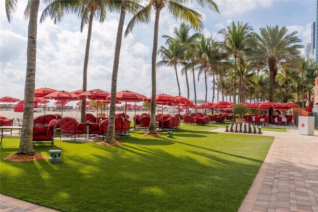 Building Photo - 17749 Collins Ave