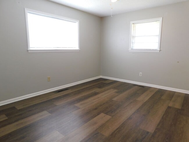 Building Photo - 4 bedroom house Fort Smith