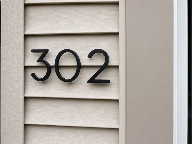 Building Photo - 302 Pine St