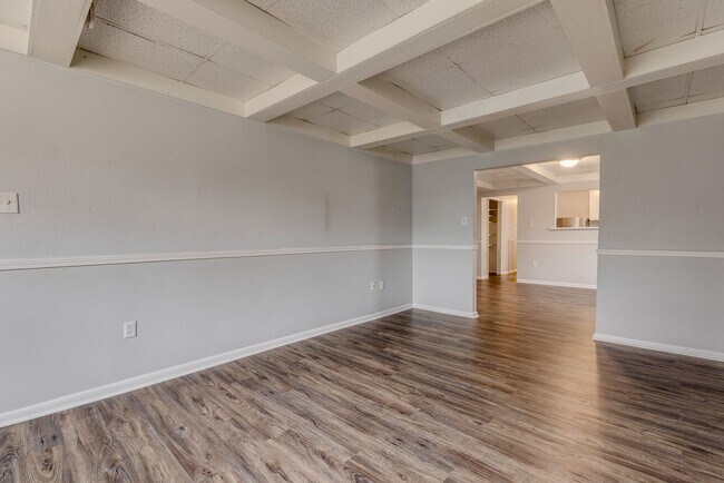 Building Photo - 2300 Arlington Ave