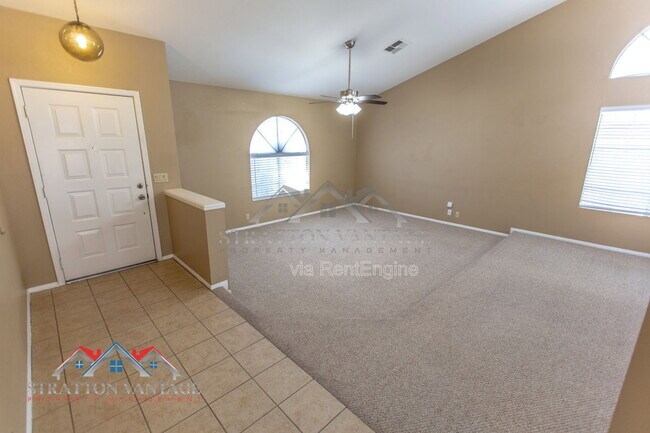 Building Photo - 3950 W Saragosa St