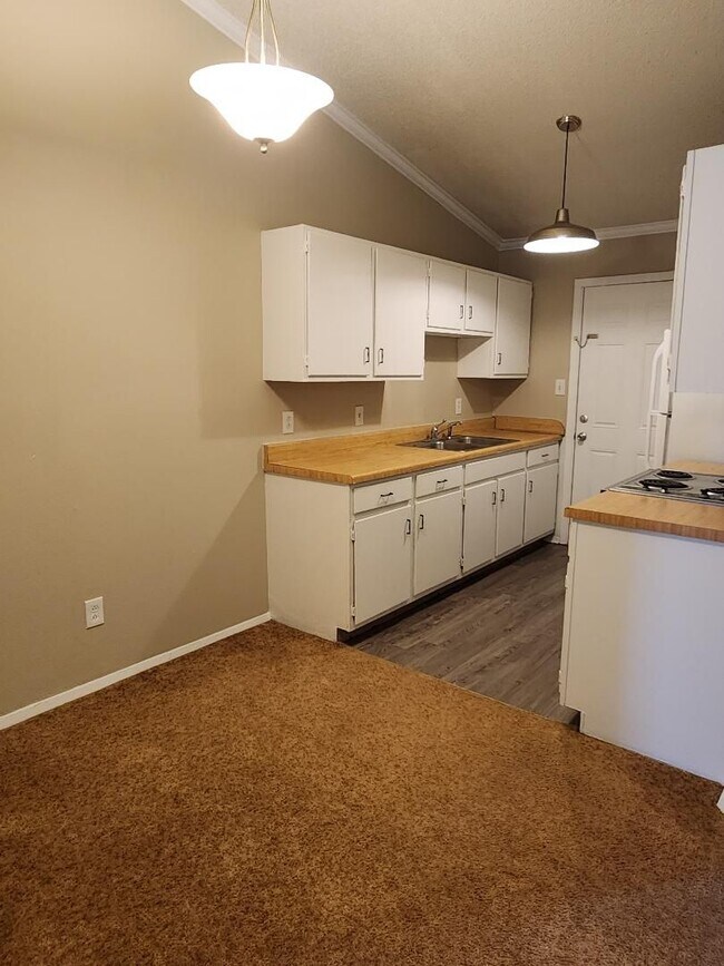 Building Photo - Weblin Pointe Townhome