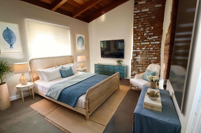 Building Photo - 1054 N Grand St