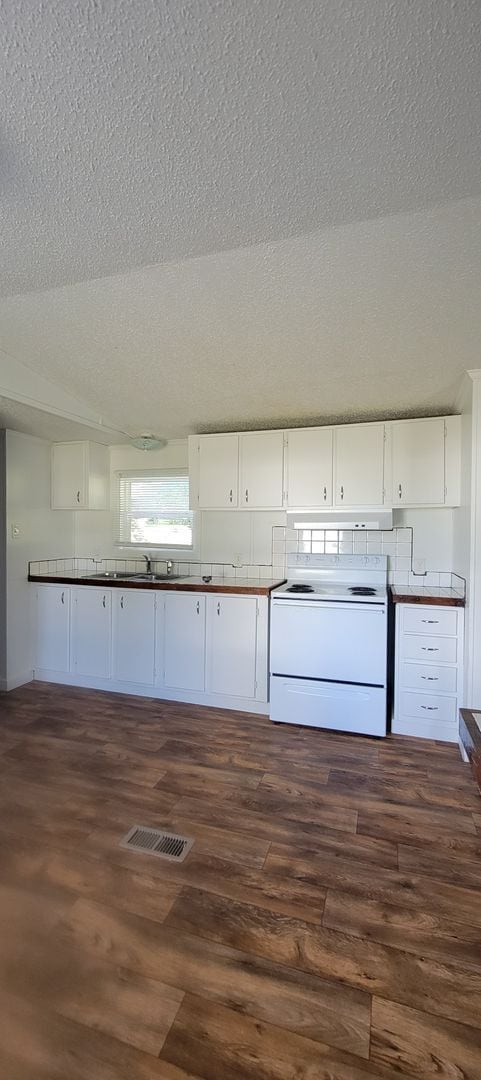 Building Photo - Ready to Move in