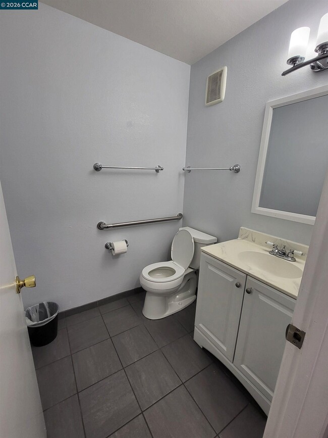 Building Photo - 11 Range Ct