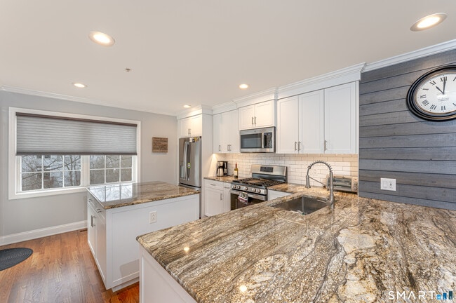 Building Photo - 280 Old Lambert Rd