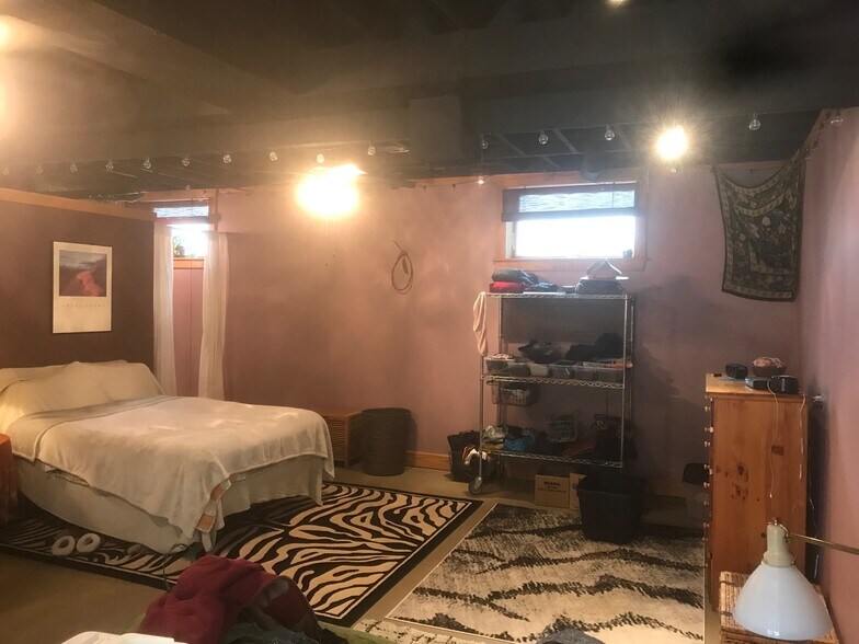 Building Photo - 304 Iron Ridge Loop