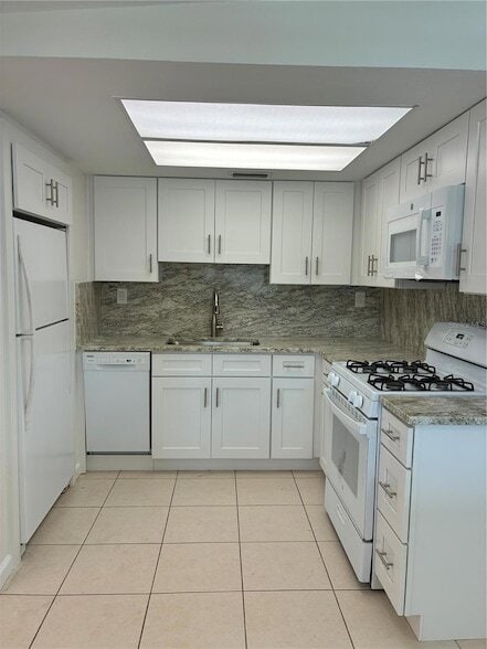 Building Photo - 6905 S Trask St