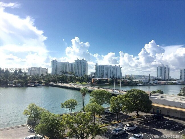 Building Photo - 1455 N Treasure Dr