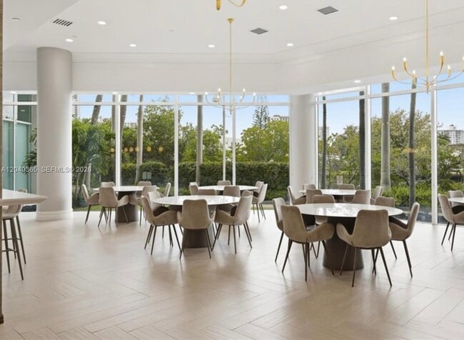 Building Photo - 16500 Collins Ave