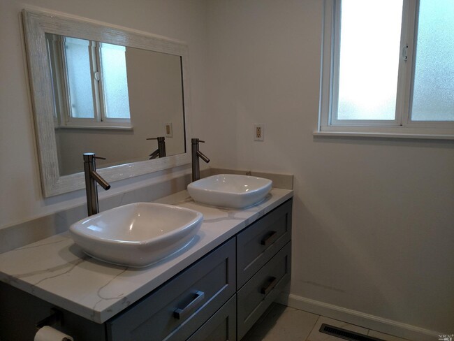 Building Photo - 2514 Bethards Dr