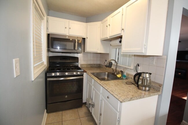 Building Photo - 522 Slade St