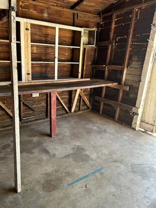 Building Photo - Charming 2 Bedroom 1 bathroom Downtown Modesto Home