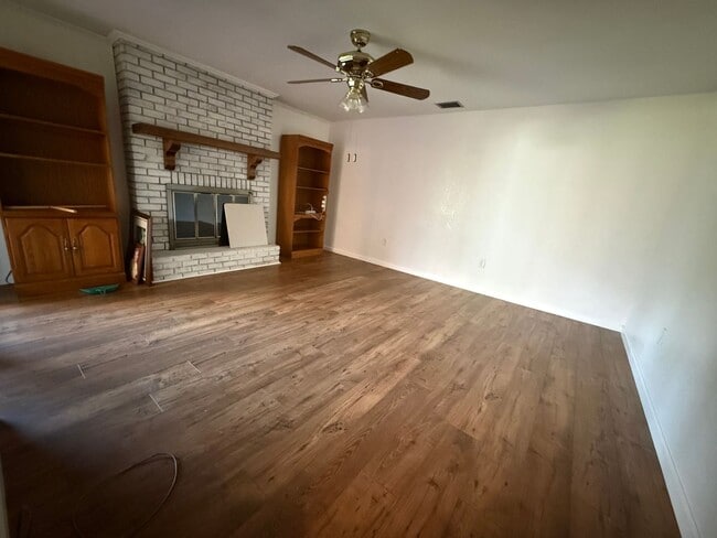 Building Photo - 5 Acre Home!!!!