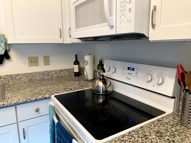 Building Photo - 3271 Niagara Square