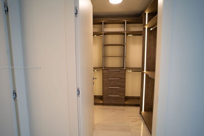 Building Photo - 300 Biscayne Blvd Way