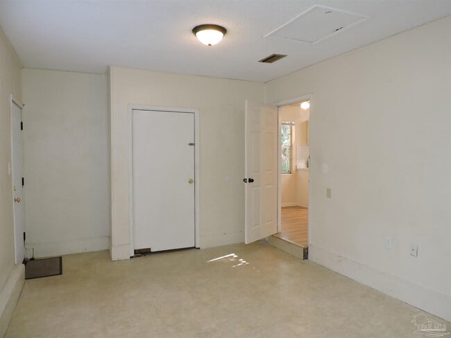 Building Photo - 4454 Bixby Cir