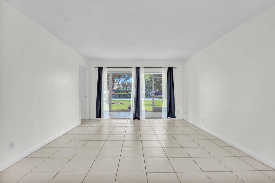 Building Photo - 200 Waterway Dr S